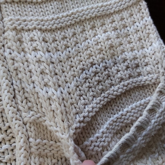 Press sweater/ shrug B4A - Picture 2 of 5